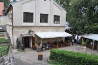 V bufetu vedle Hradní restaurace si nechte koleno zvážit! V bufetu vedle Hradní restaurace si nechte koleno zvážit!